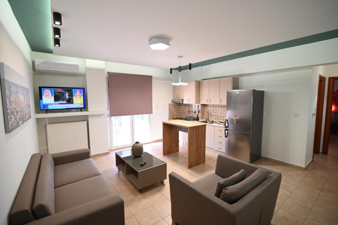 The Whole Packet A4 Center With Parking Apartment Larissa Exterior photo